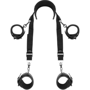 Menottes mains et chevilles liés avec attaches