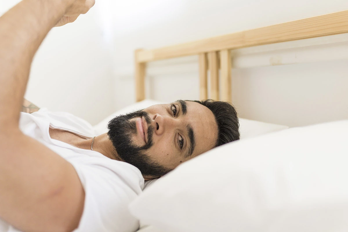 soumettre homme au lit